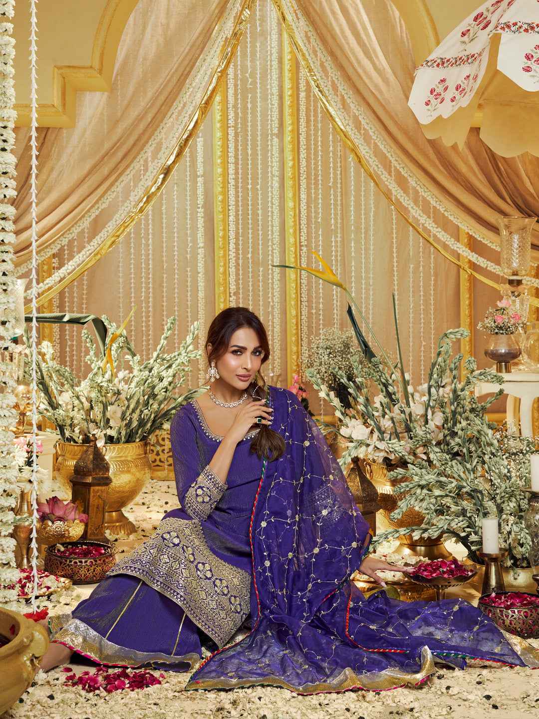 Women Floral Embroidered Regular Kurta with Palazzos & With Dupatta