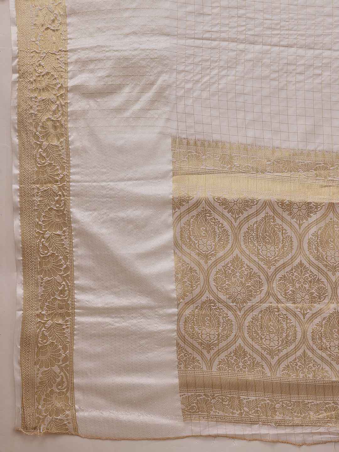 Onam Special Checks Pattern Off White Saree