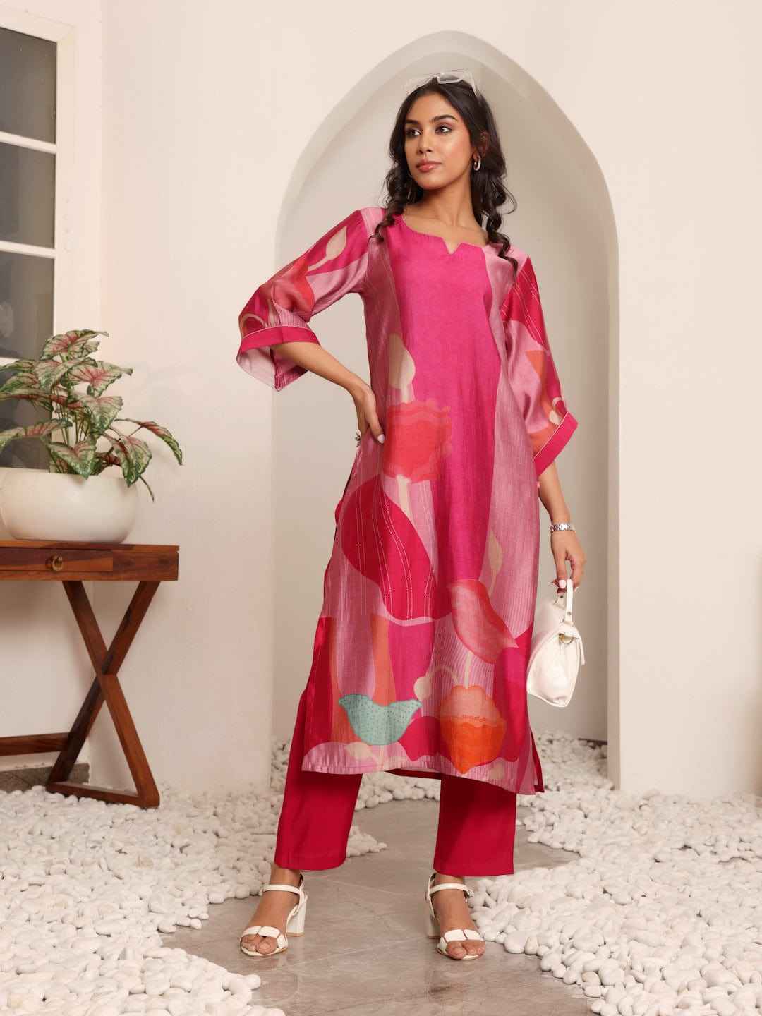 Women Fuschia Pink Abstract Printed Straight Kurta With Trousers