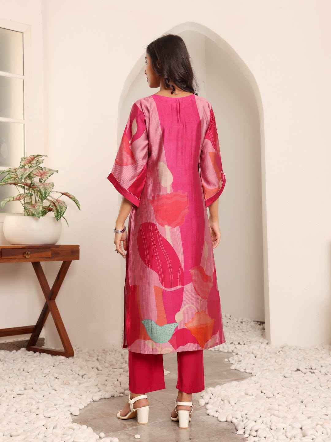 Women Fuschia Pink Abstract Printed Straight Kurta With Trousers