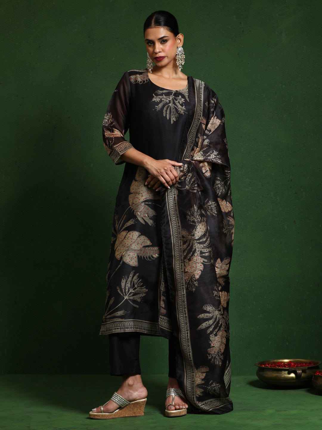 Women Round Neck Floral Printed Embroidered Kurta Paired With Solid Bottom And French Knot Embroidered Dupatta