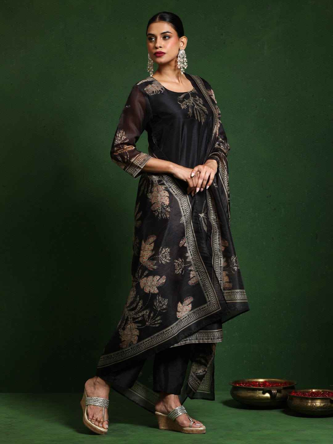Women Round Neck Floral Printed Embroidered Kurta Paired With Solid Bottom And French Knot Embroidered Dupatta